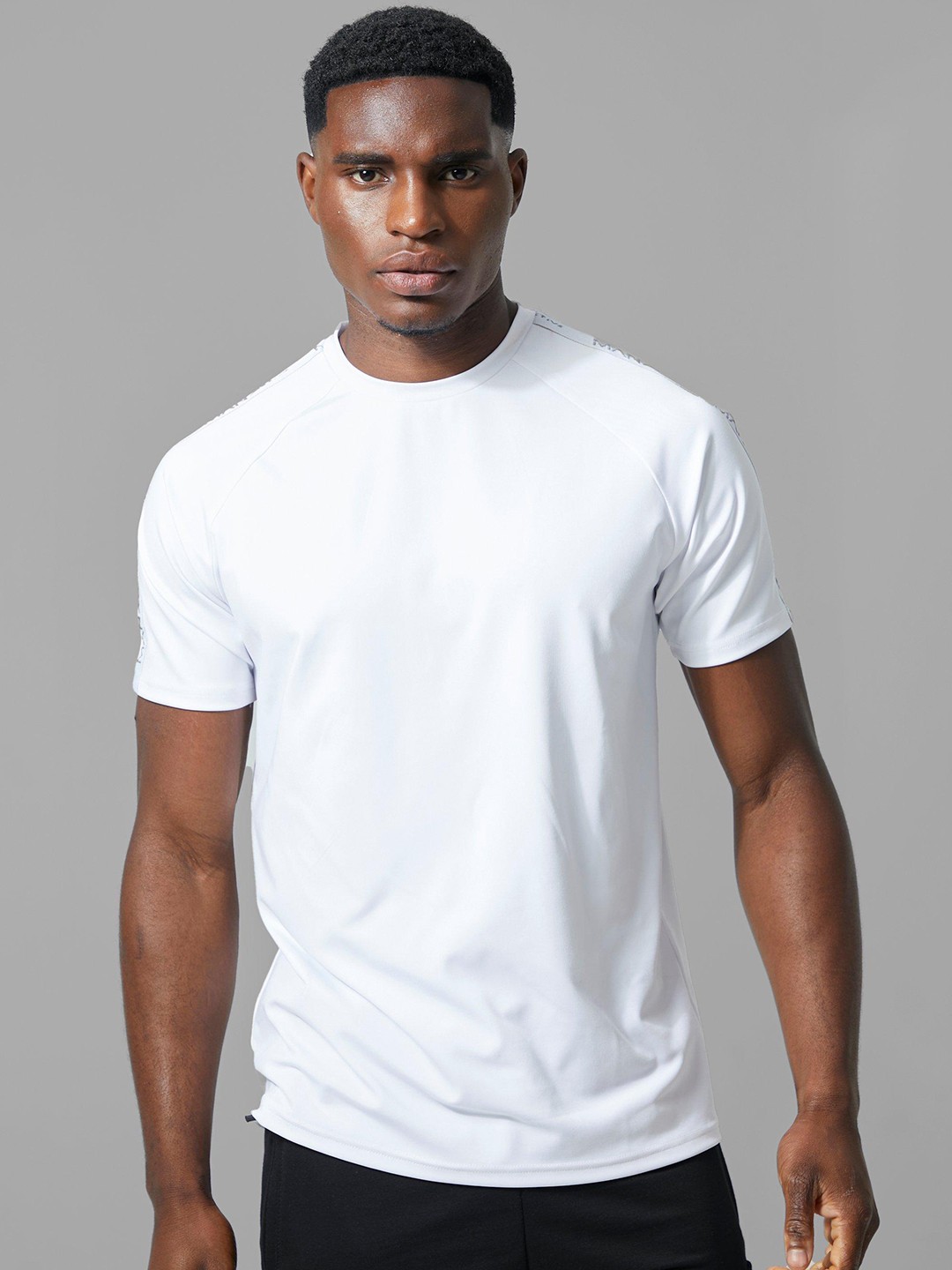 

boohooMAN Raglan Sleeves Tape Detail T-shirt, White