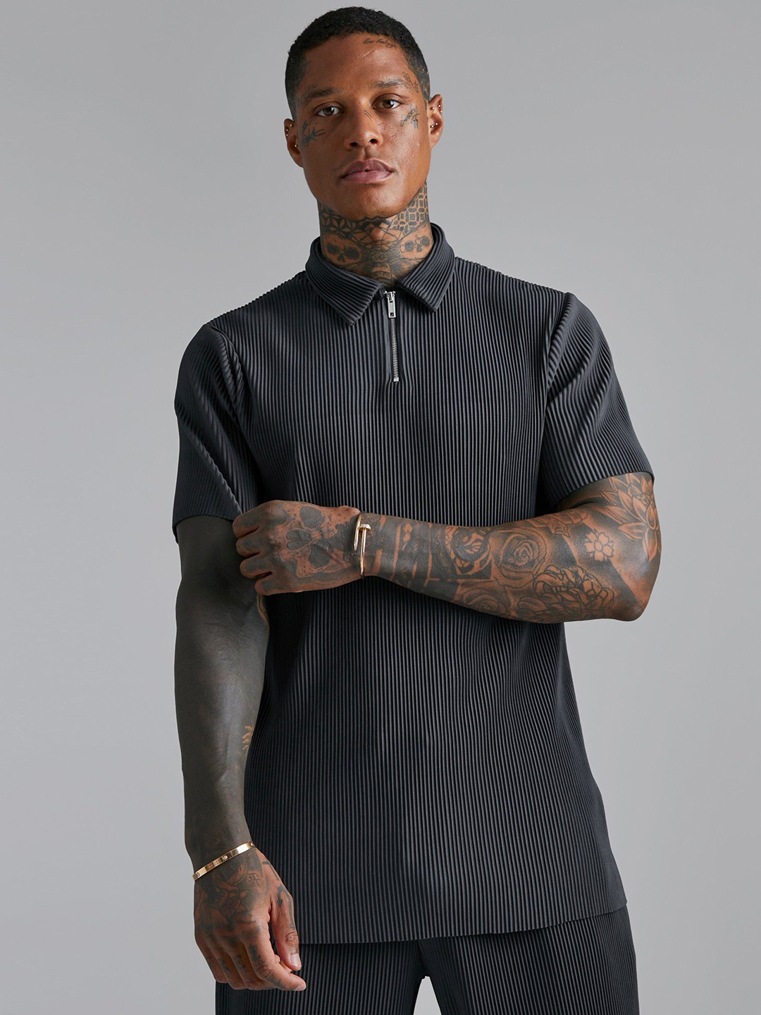 

boohooMAN Accordion Pleated Polo Collar Slim Fit T-shirt, Navy blue