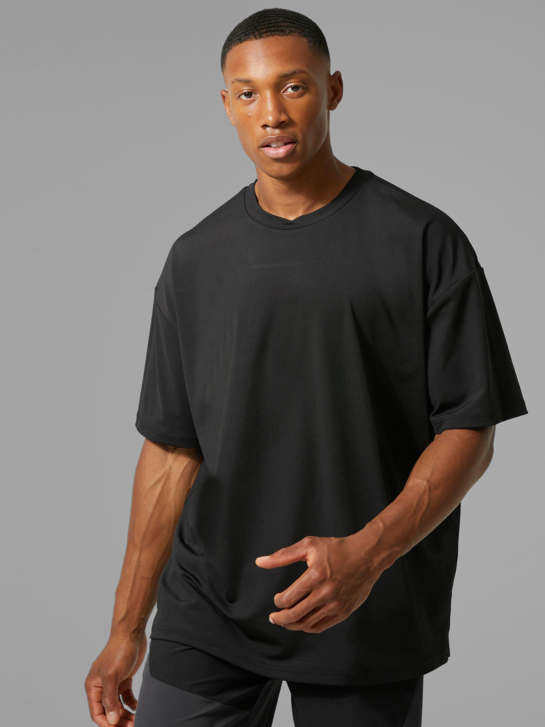 

boohooMAN Drop-Shoulder Sleeves Oversized Active T-shirt, Black