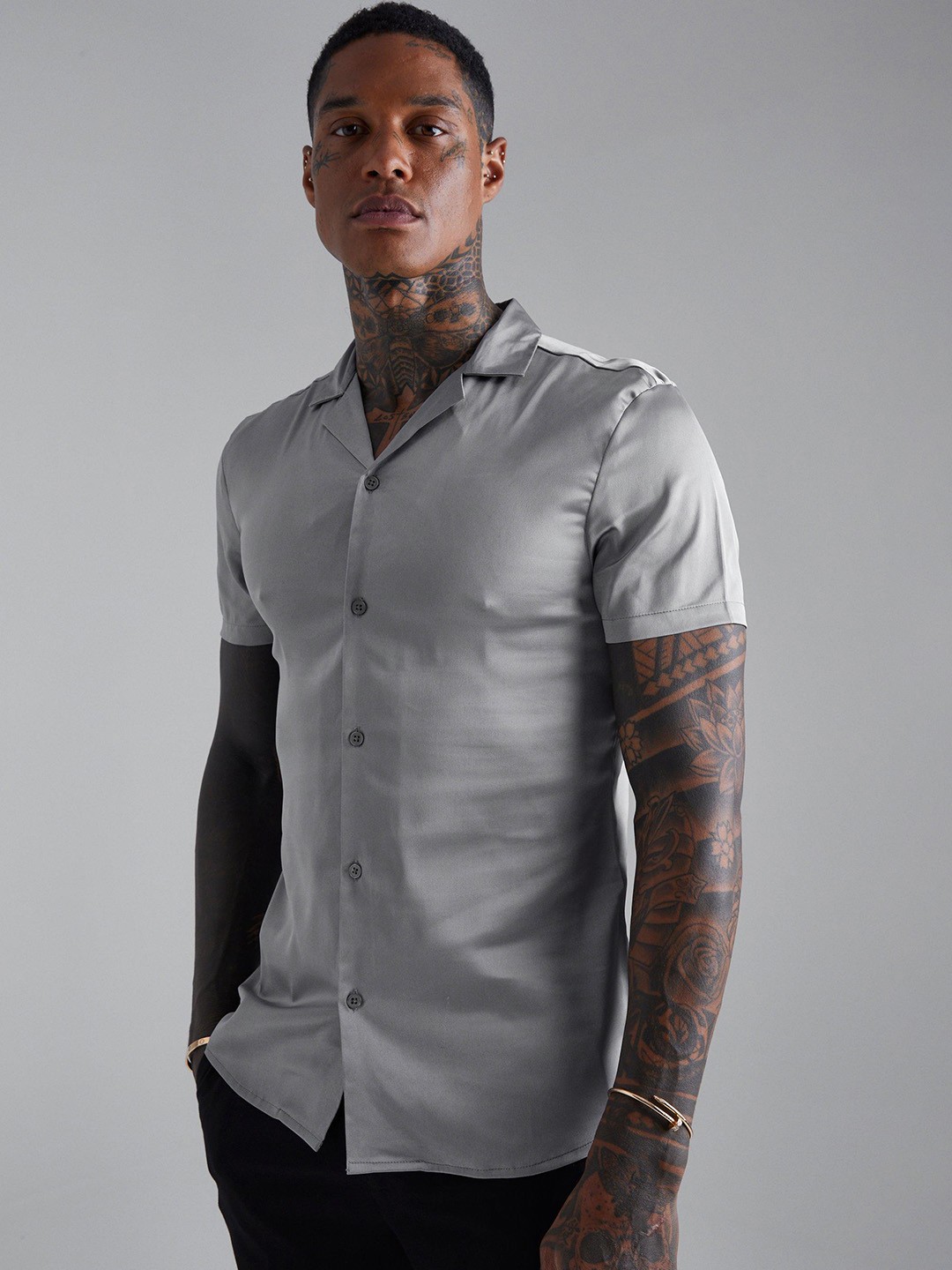 

boohooMAN Solid Satin Casual Shirt, Grey
