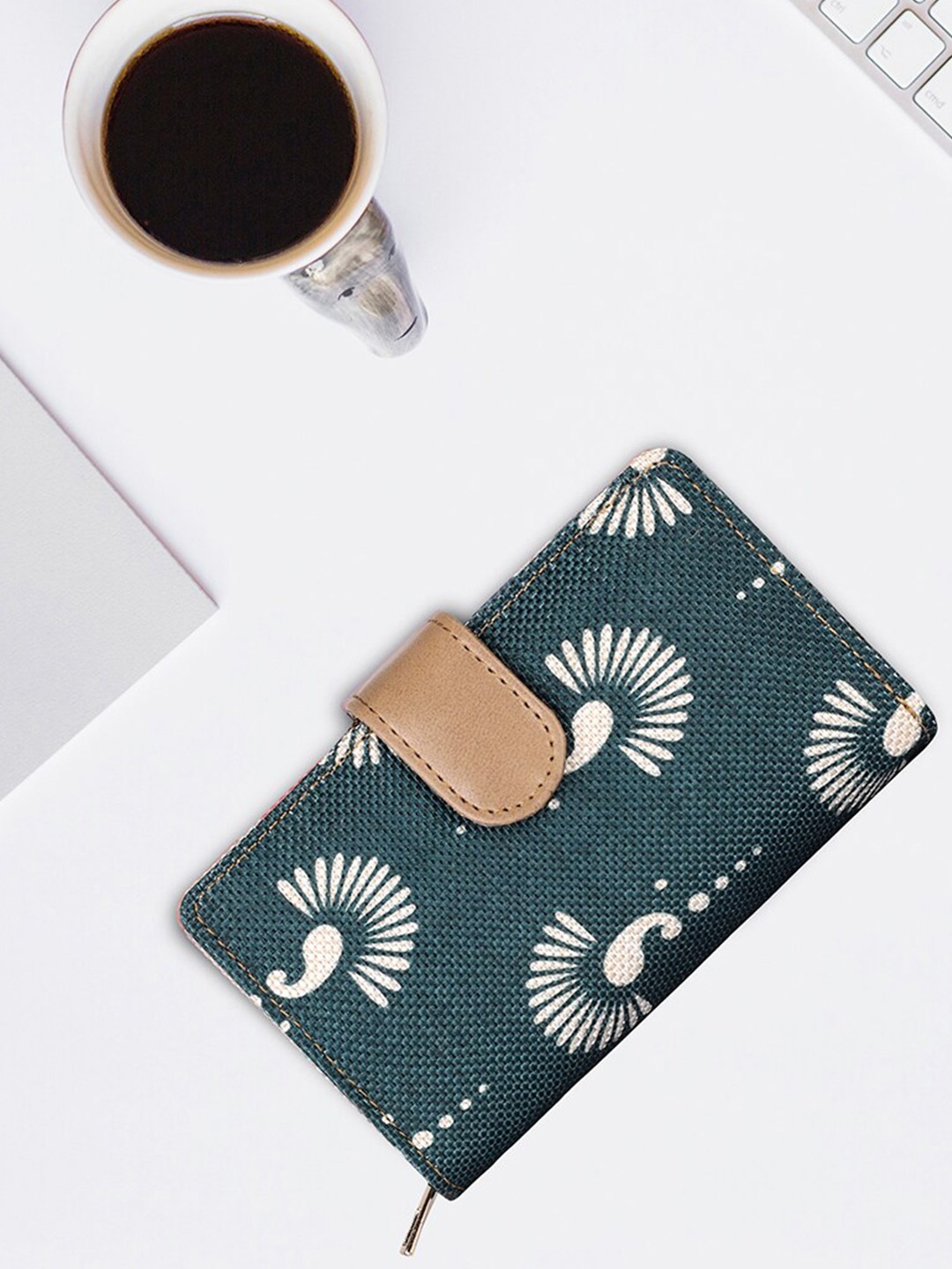 

THE CLOWNFISH Women Ethnic Motifs Printed Zip Around Wallet, Green