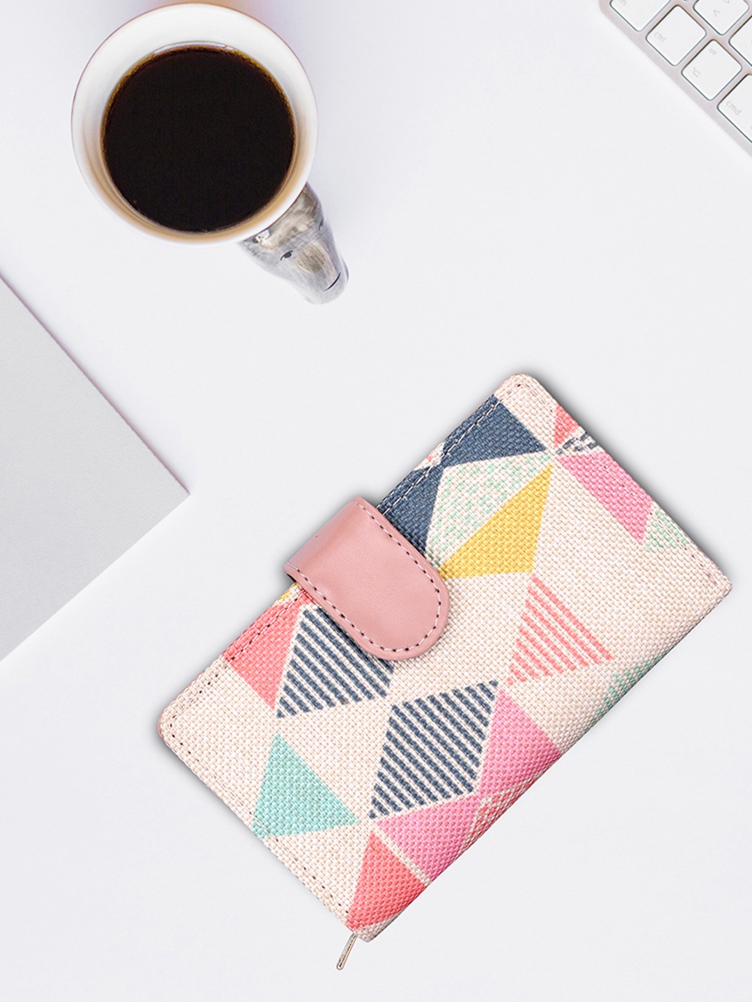 

THE CLOWNFISH Women Geometric Printed Zip Around Wallet, Pink