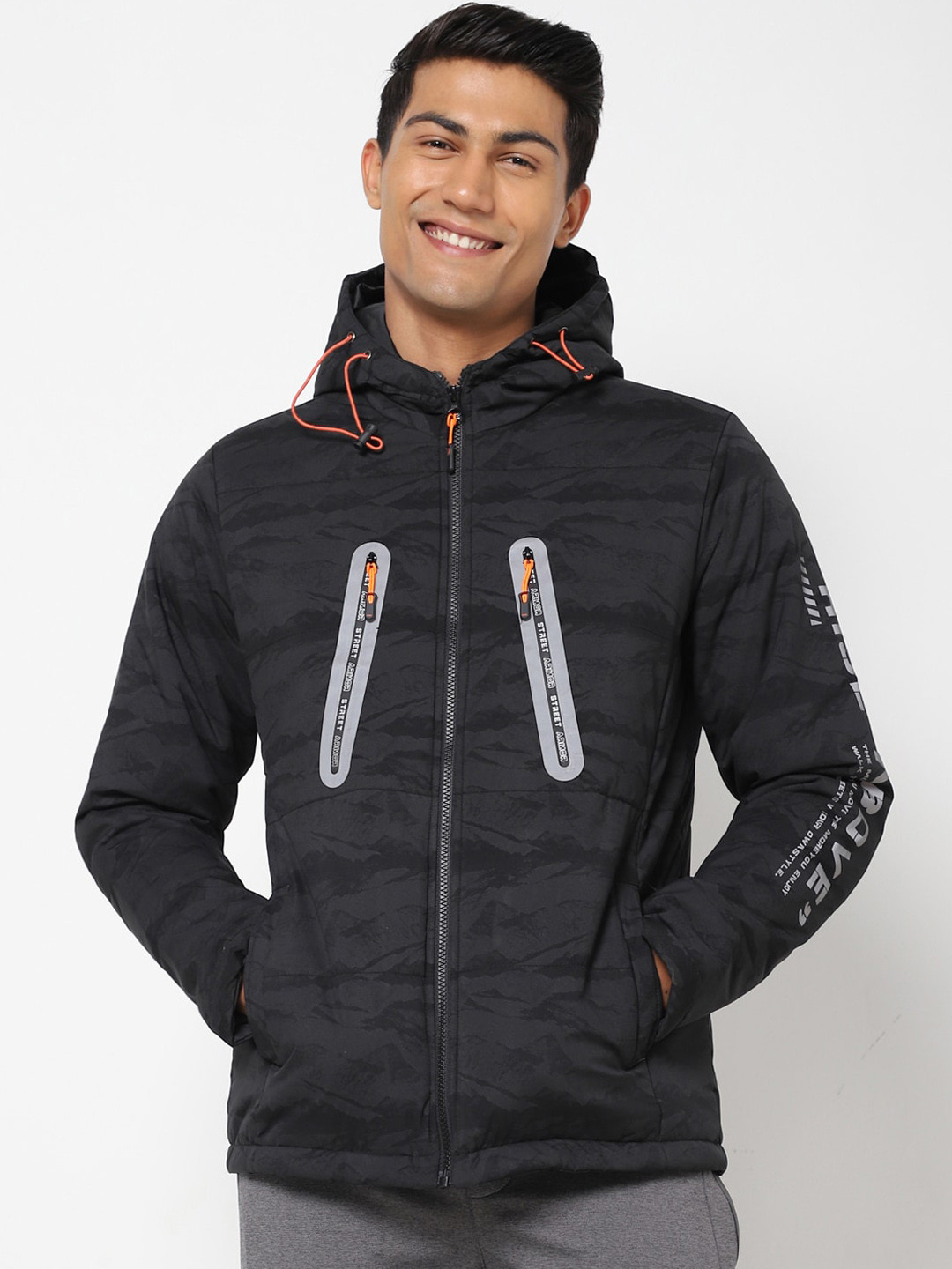 

Street Armor by Pantaloons Men Long Sleeves Zip Detail Hooded Puffer Jacket, Olive