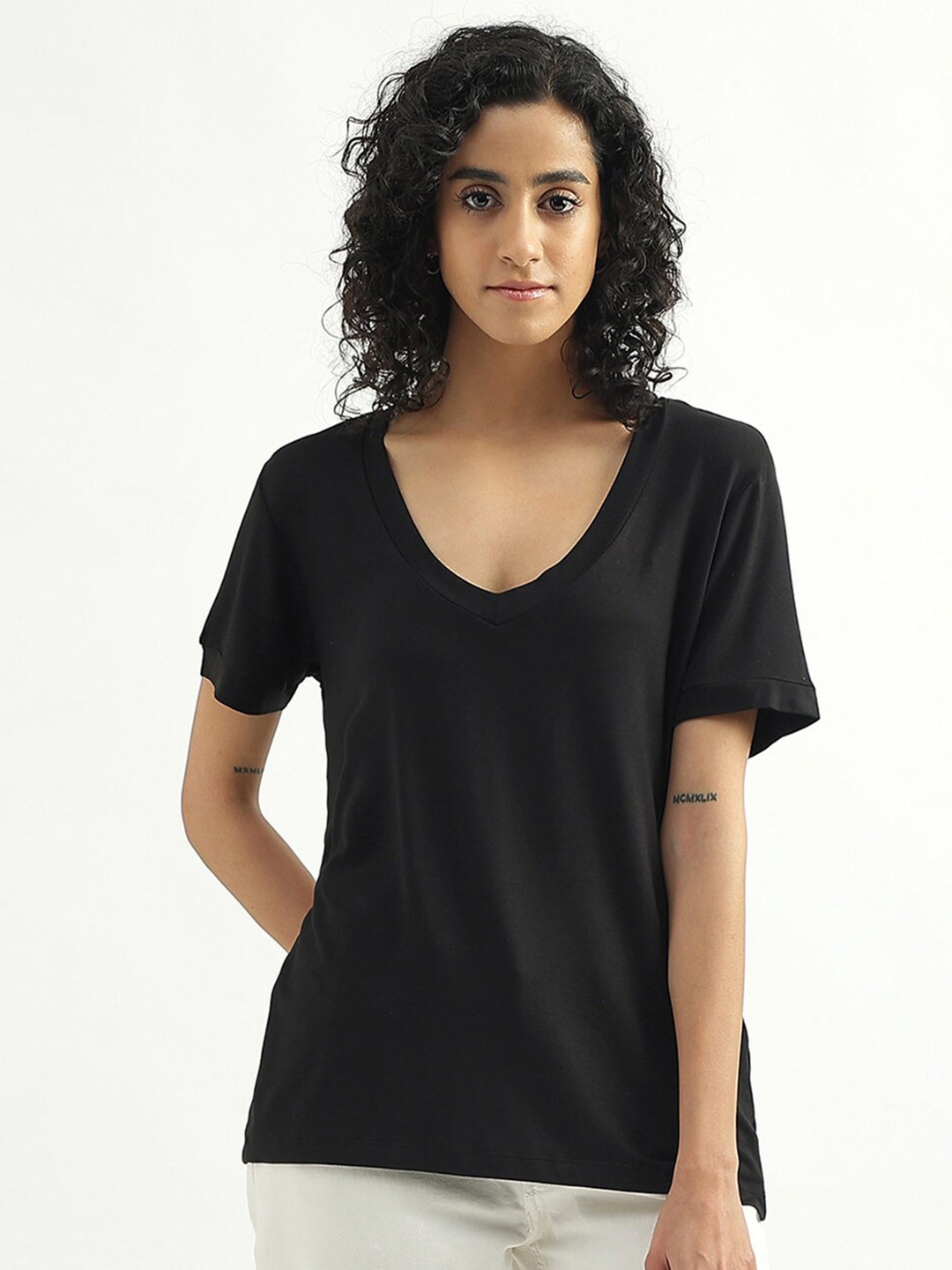 

United Colors of Benetton V-Neck Regular Fit T-shirt, Black