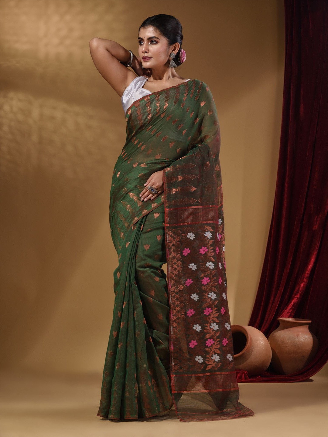 

Arhi Ethnic Motifs Woven Design Zari Silk Cotton Jamdani Saree, Green