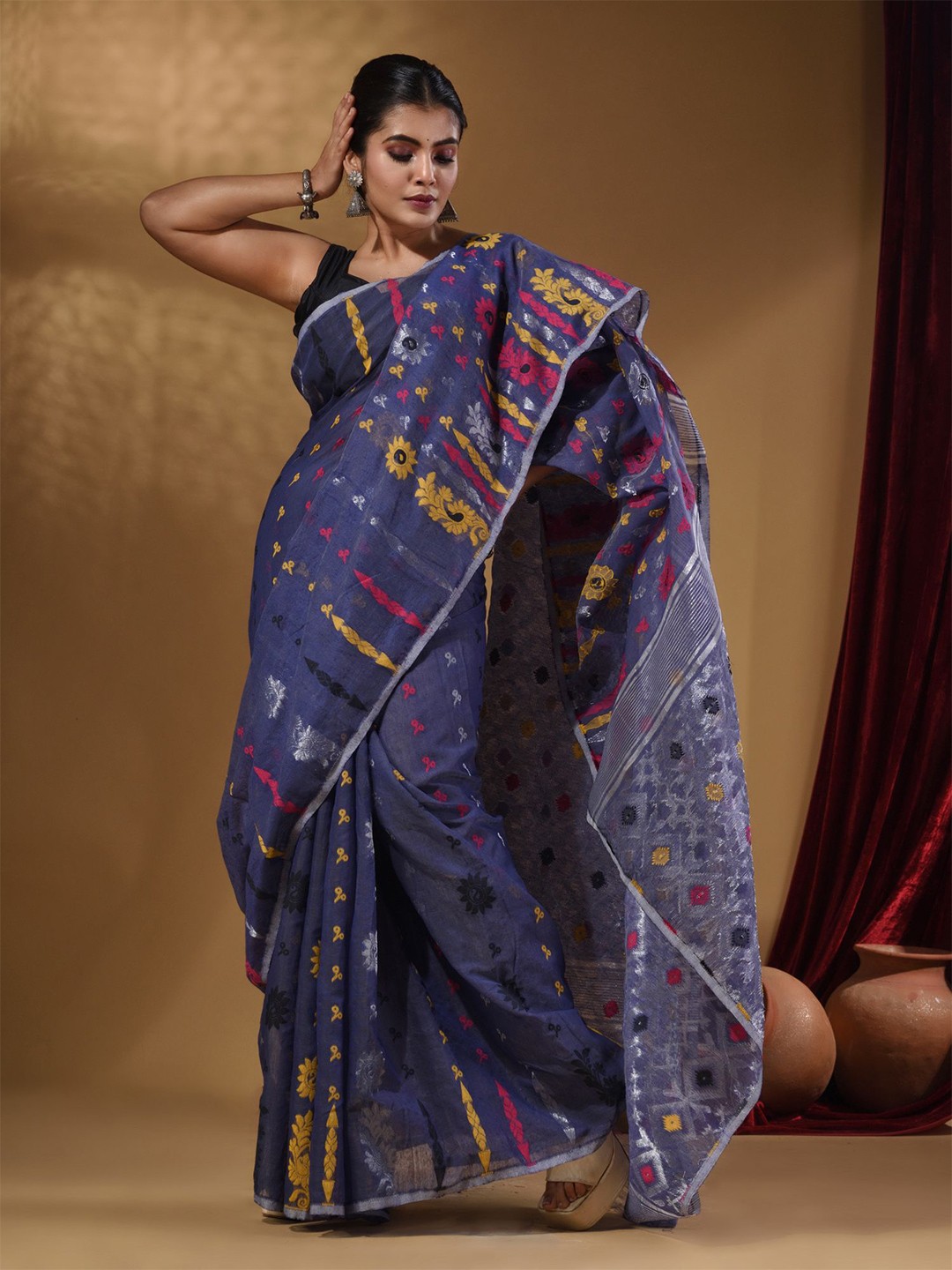 

Arhi Floral Woven Design Silk Cotton Jamdani Saree, Navy blue