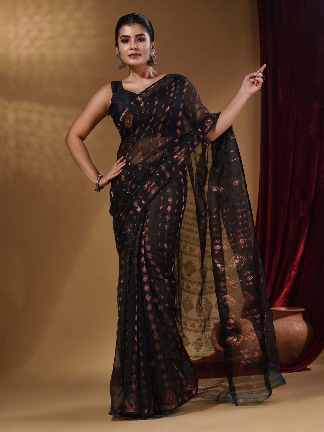 

Arhi Floral Woven Design Zari Silk Cotton Jamdani Saree, Black