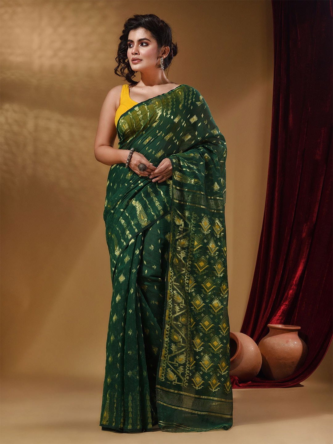 

Arhi Ethnic Woven Design Zari Jamdani Saree, Green