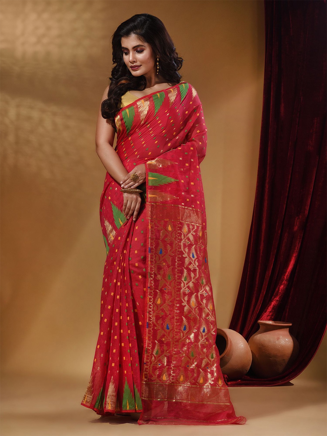 

Arhi Geometric Woven Design Zari Jamdani Saree, Pink
