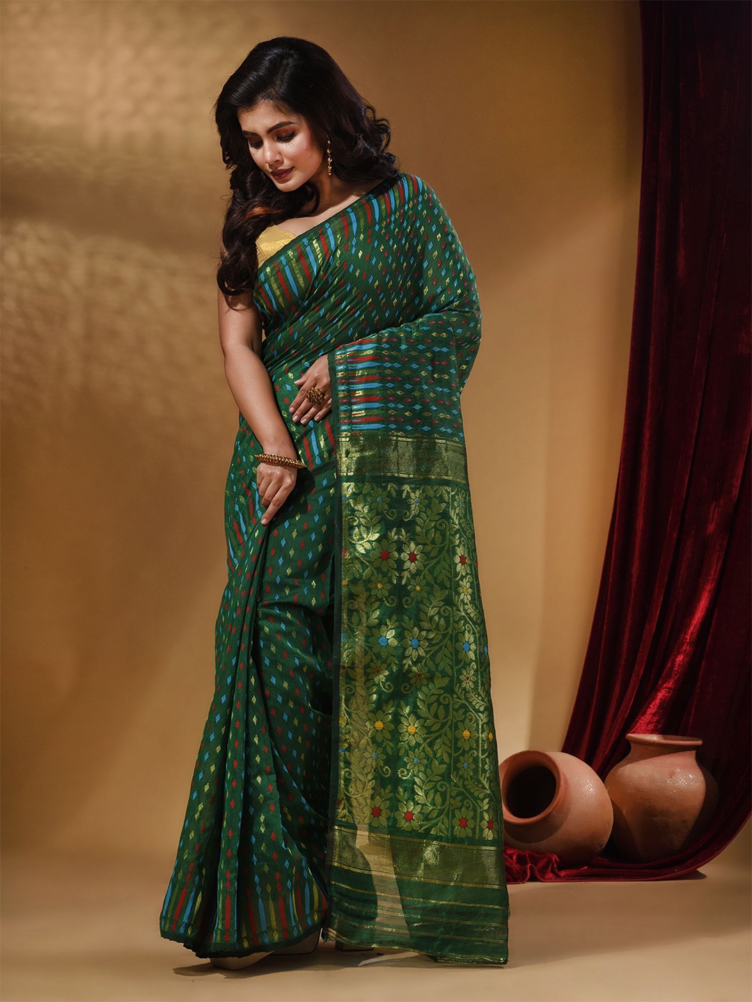 

Arhi Geometric Woven Design Zari Jamdani Saree, Green
