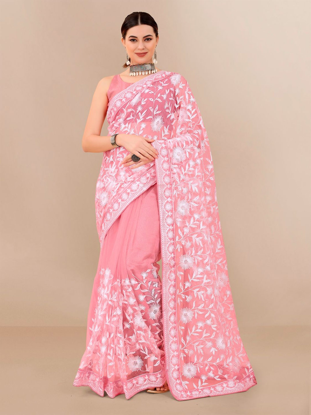 

VAIRAGEE Floral Embroidered Net Saree, Peach