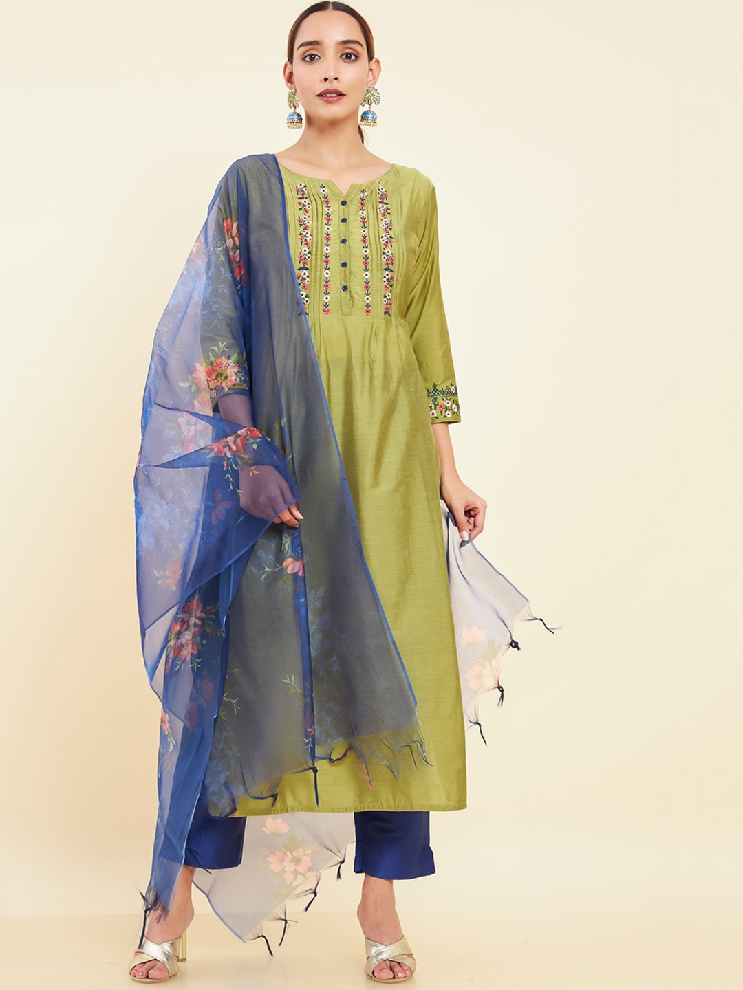 

Maybell Women Ethnic Motifs Embroidered Pure Silk Kurta With Trousers, Green