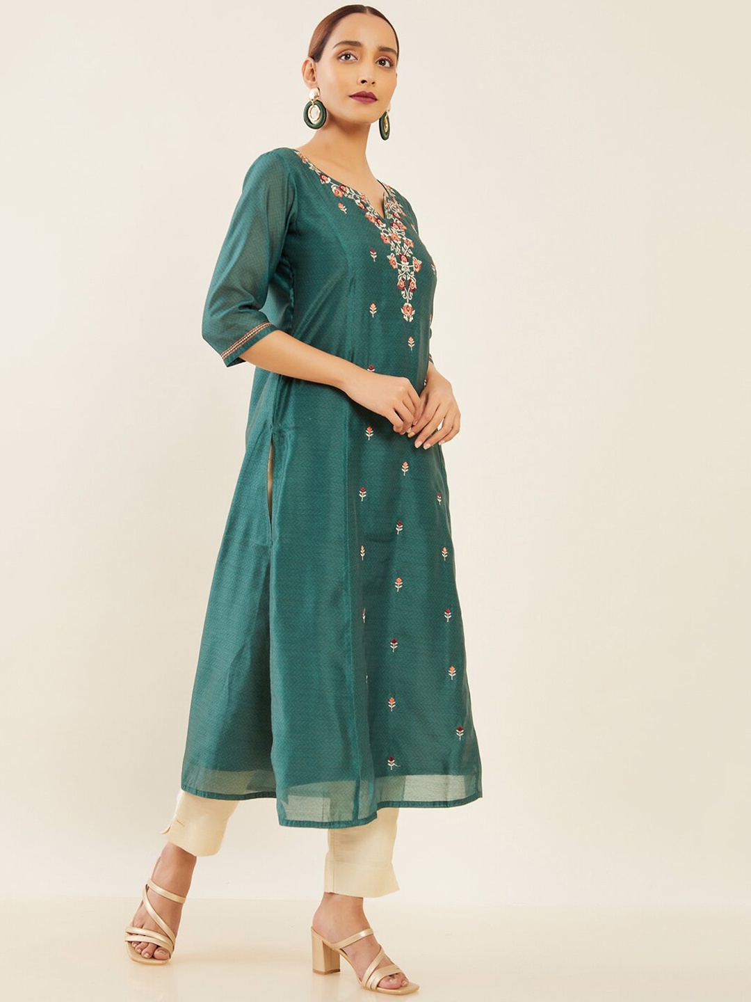 

Maybell Floral Embroidered Chanderi Silk Kurta With Trousers, Green