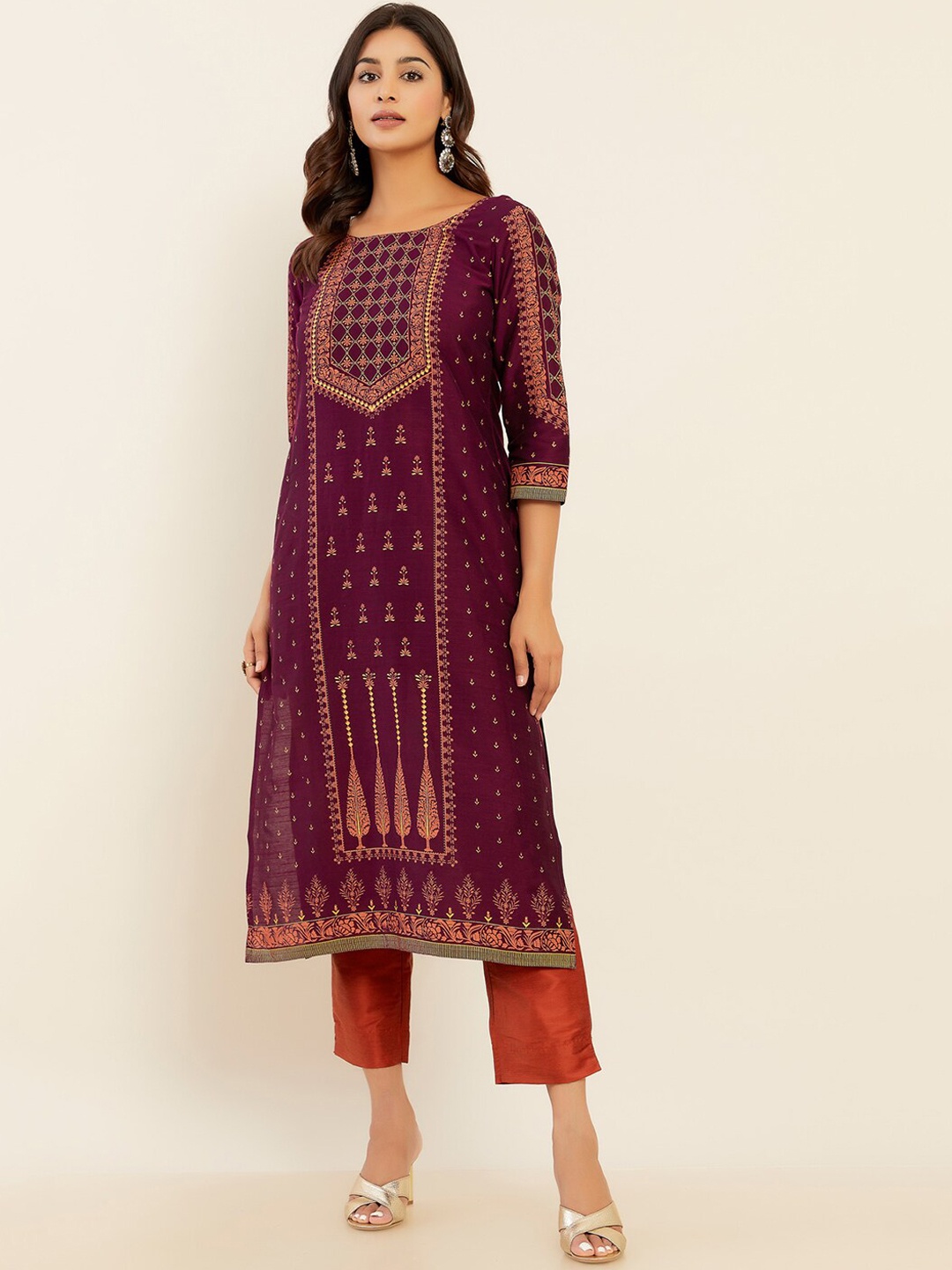 

Maybell Ethnic Motifs Printed Straight Kurta with Trousers & Dupatta, Magenta