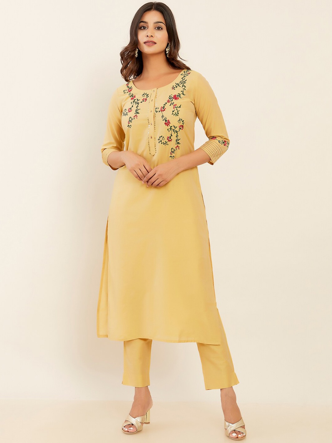 

Maybell Floral Embroidered Sequined Chanderi Silk Kurta With Trousers, Yellow