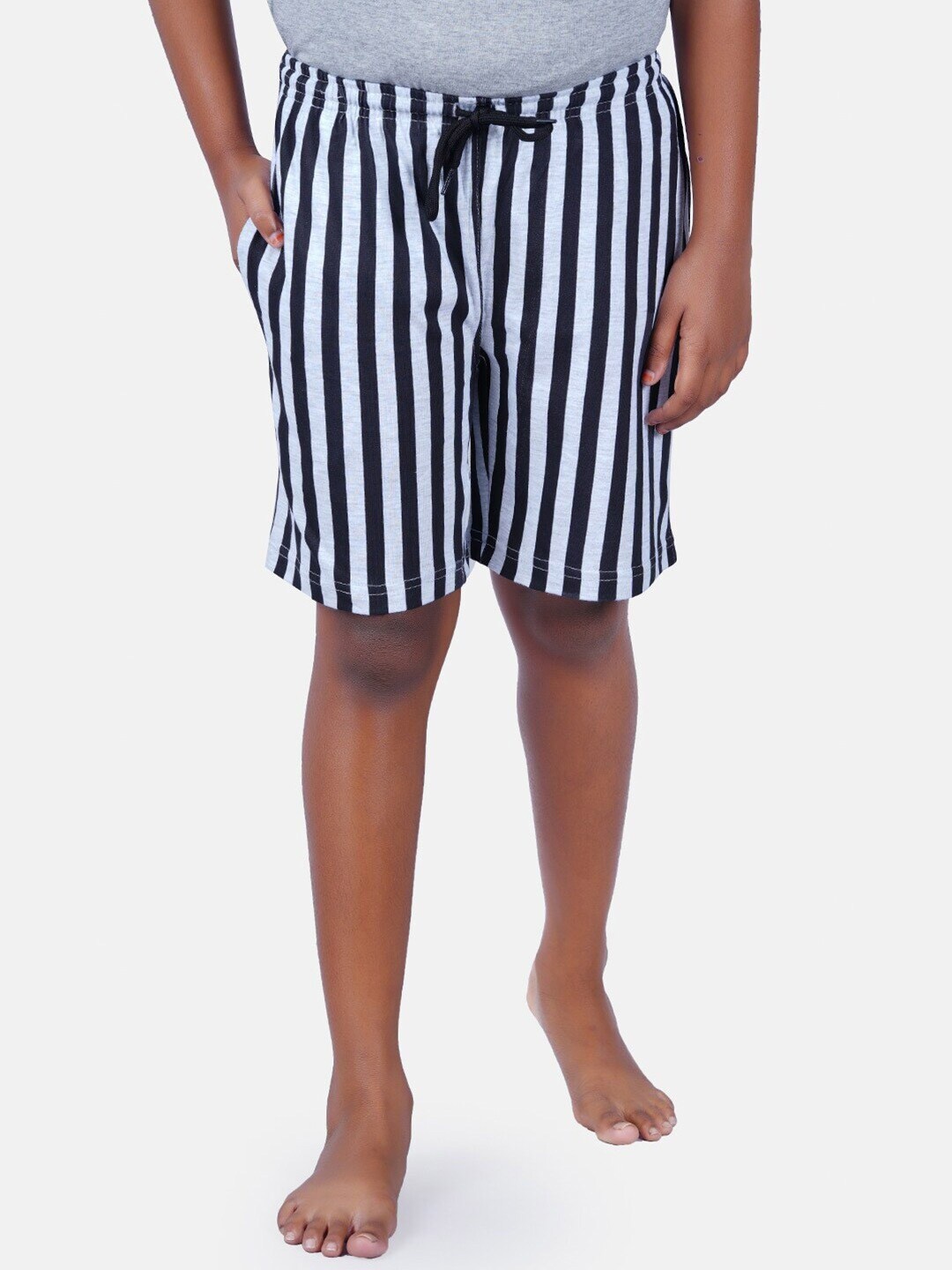 

SEYBIL Girls Striped Lounge Shorts, Black