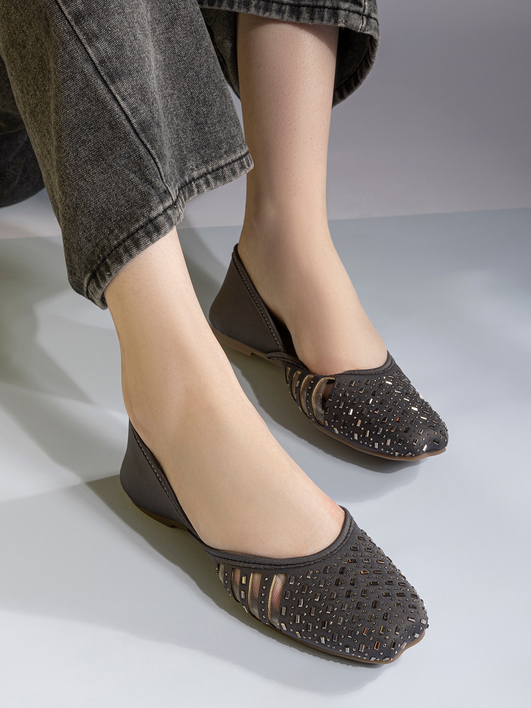 

Shezone Women Mojaris Flats, Grey