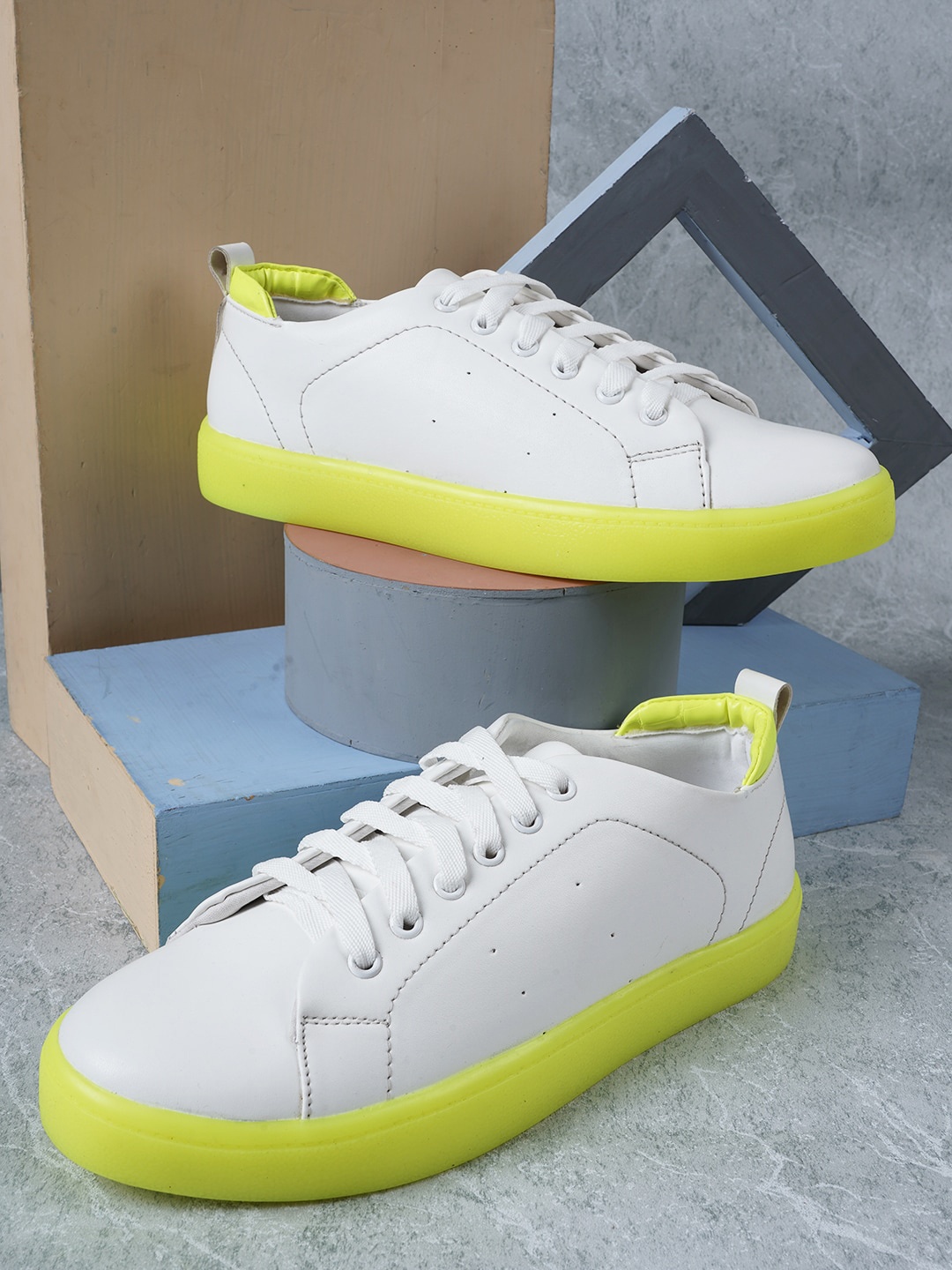 

Carlton London sports Women Casual Sneakers, White