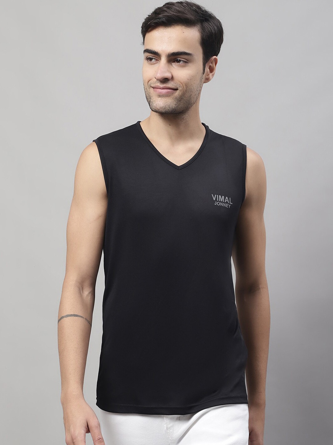 

MACK JONNEY JONNEY V-Neck Regular Fit T-shirt, Black