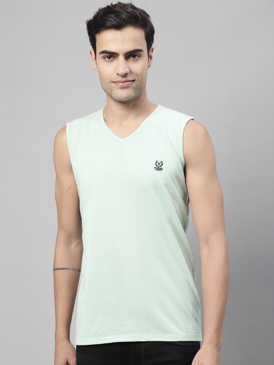 

MACK JONNEY V-Neck Regular Fit Cotton T-shirt, Green