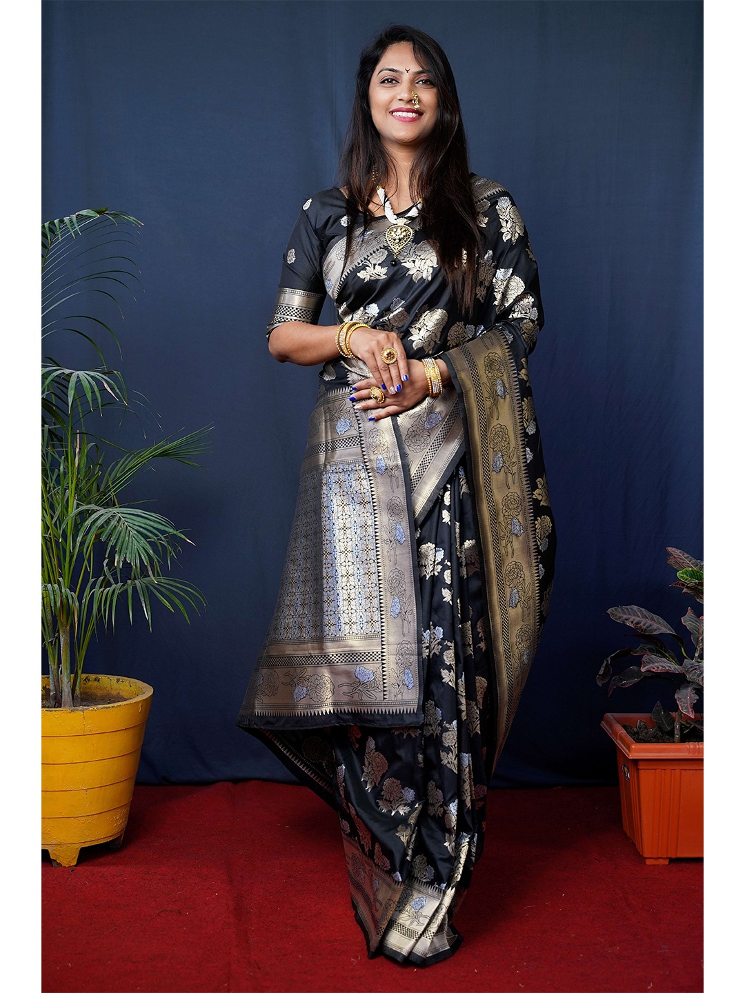 

Anaita Floral Woven Design Zari Pure Silk Banarasi Saree, Black