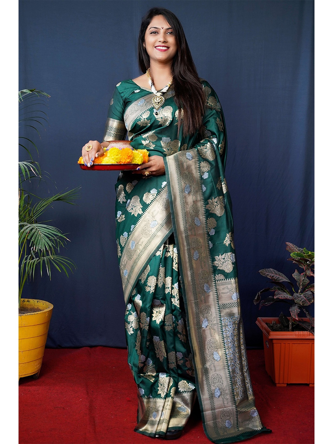 

Anaita Floral Woven Design Zari Pure Silk Banarasi Saree, Green