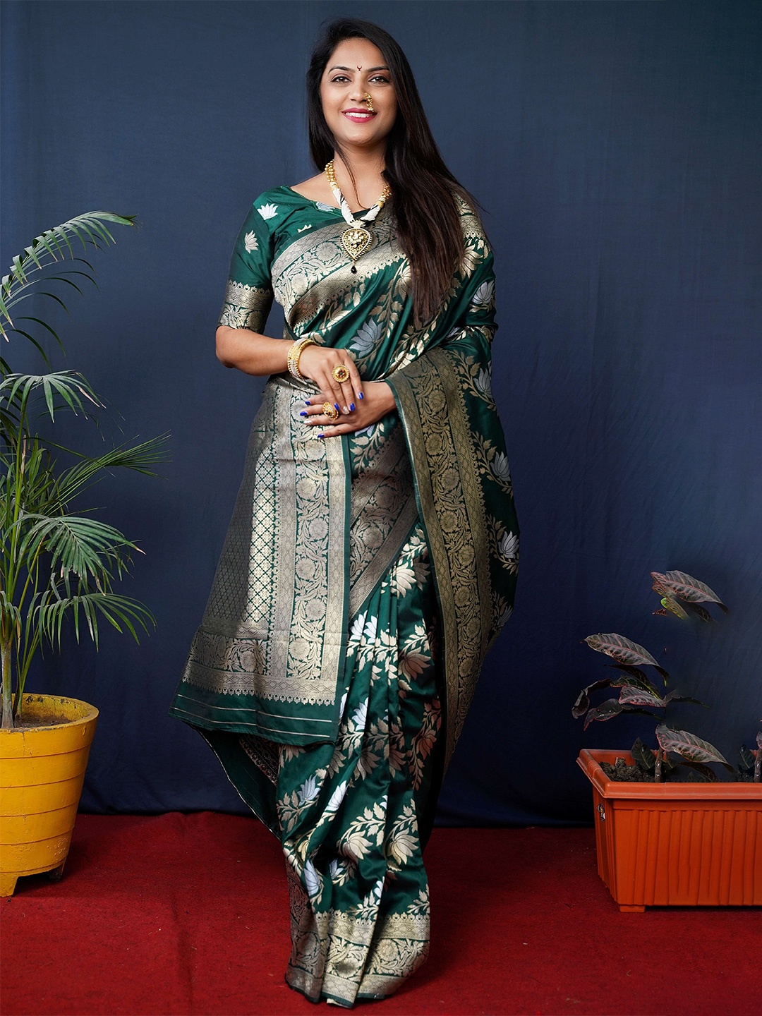 

Anaita Floral Woven Design Zari Pure Silk Banarasi Saree, Green