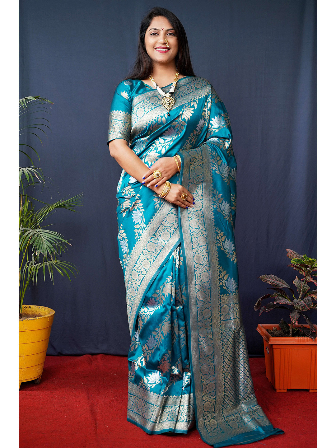 

Anaita Floral Woven Design Zari Pure Silk Banarasi Saree, Lime green