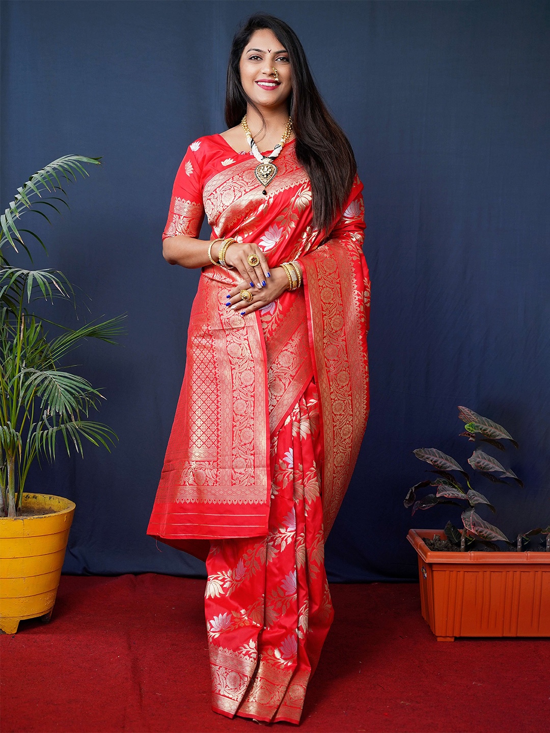 

Anaita Floral Woven Design Zari Pure Silk Banarasi Saree, Red