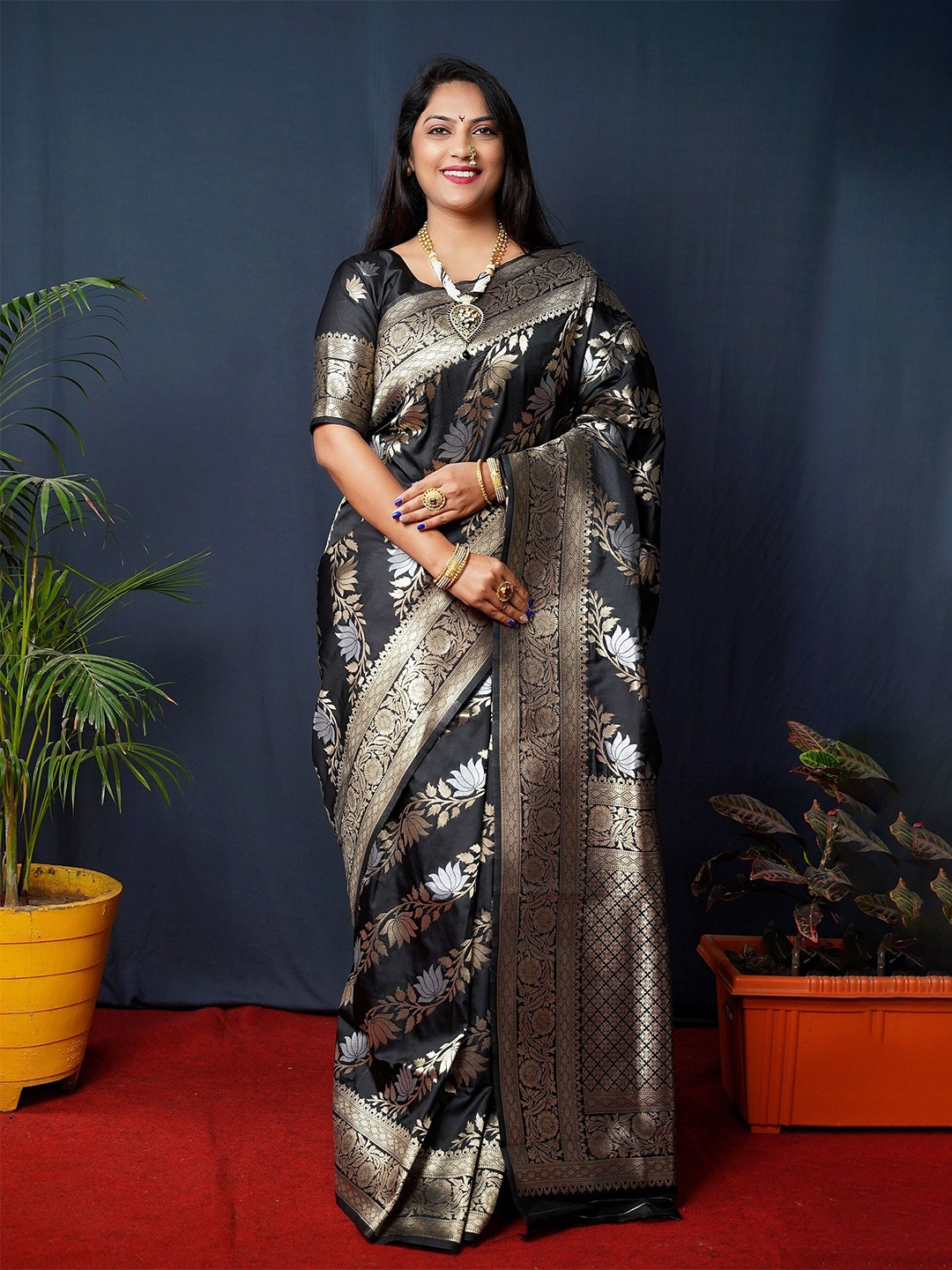 

Anaita Floral Woven Design Zari Pure Silk Banarasi Saree, Black