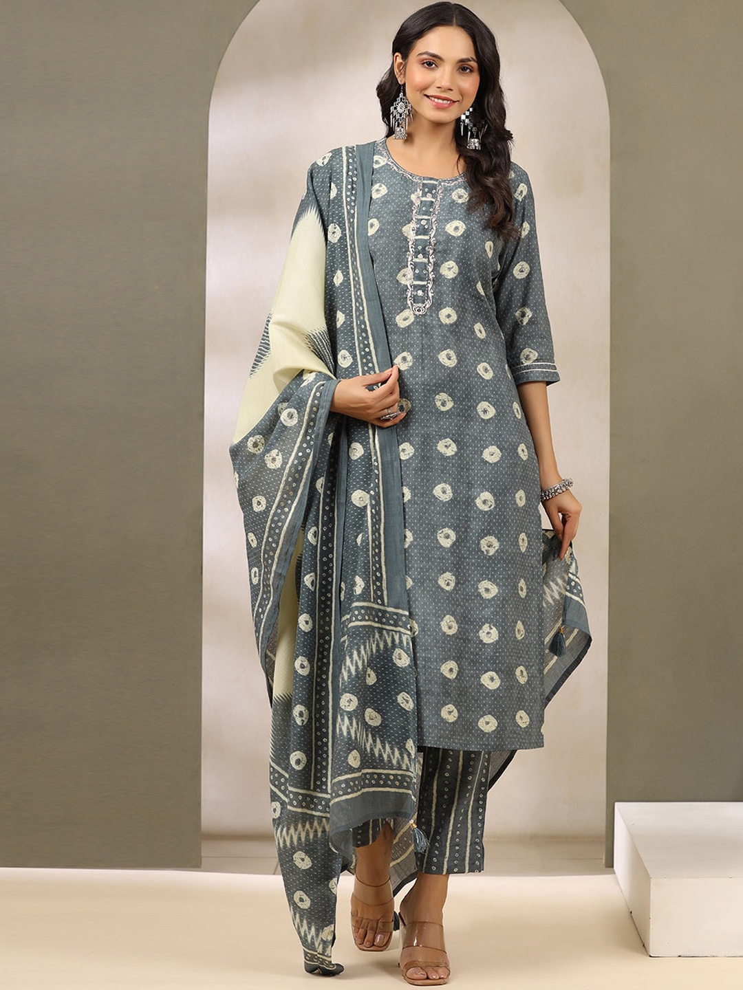 

Meena Bazaar Printed Kurta With Trousers & Dupatta, Grey