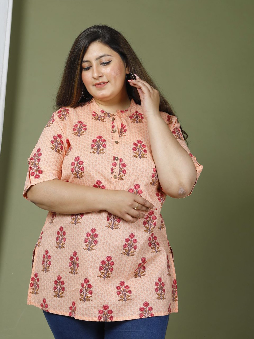 

Swasti Plus Size Floral Printed Pure Cotton Roll-Up Sleeves Kurti, Peach