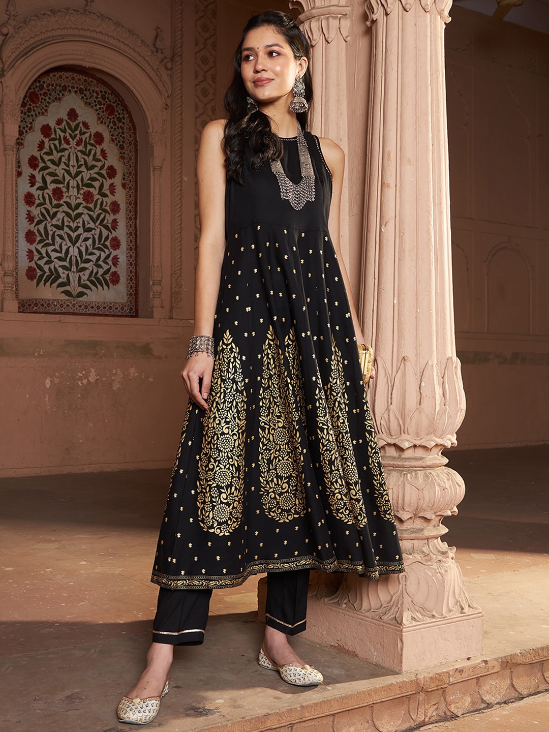

Shae by SASSAFRAS Floral Printed Kurta with Trousers, Black