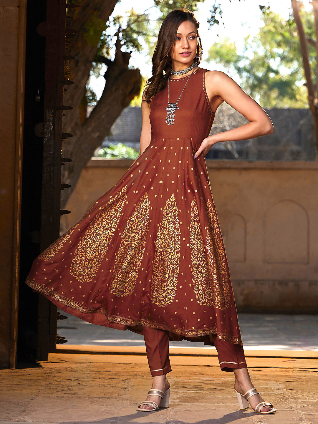 

Shae by SASSAFRAS Ethnic Motifs Printed Kurta with Trousers, Rust
