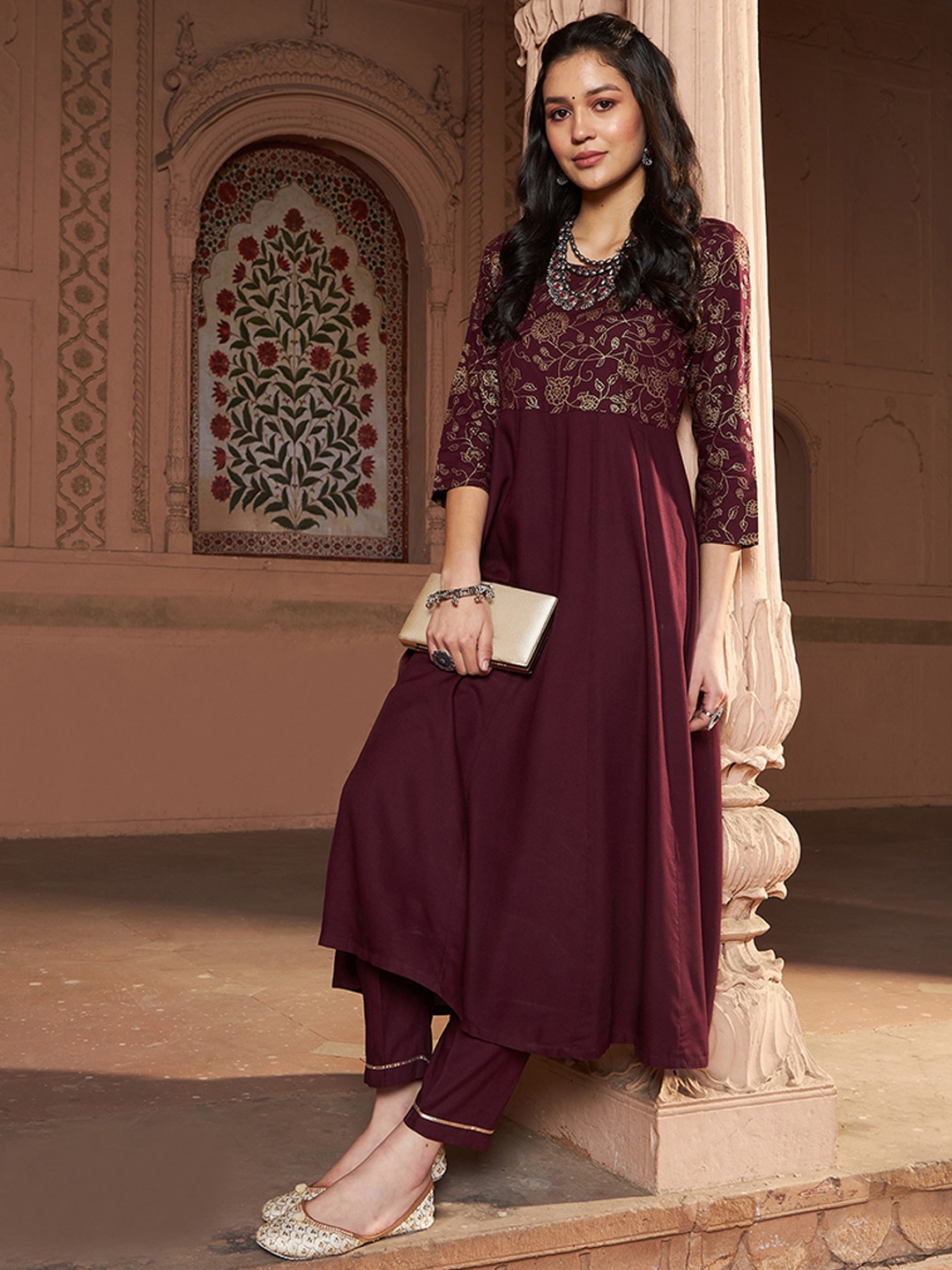 

Shae by SASSAFRAS Floral Printed Kurta With Trousers, Burgundy