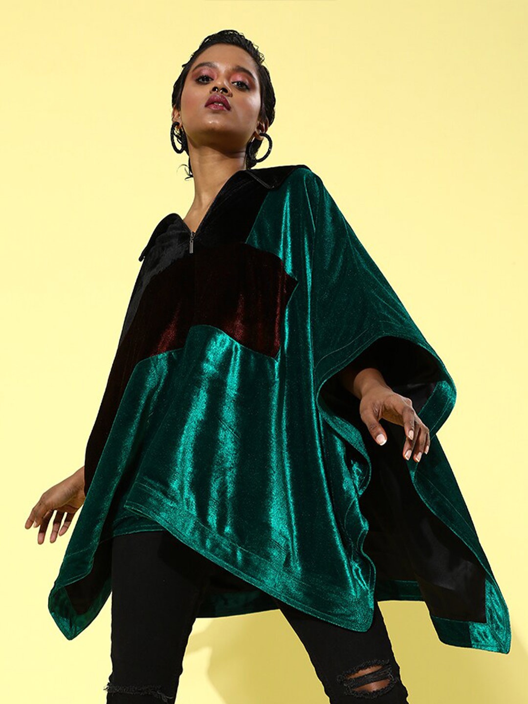 

QUIERO Women Colourblocked Asymmetrical Hem Shrug, Green