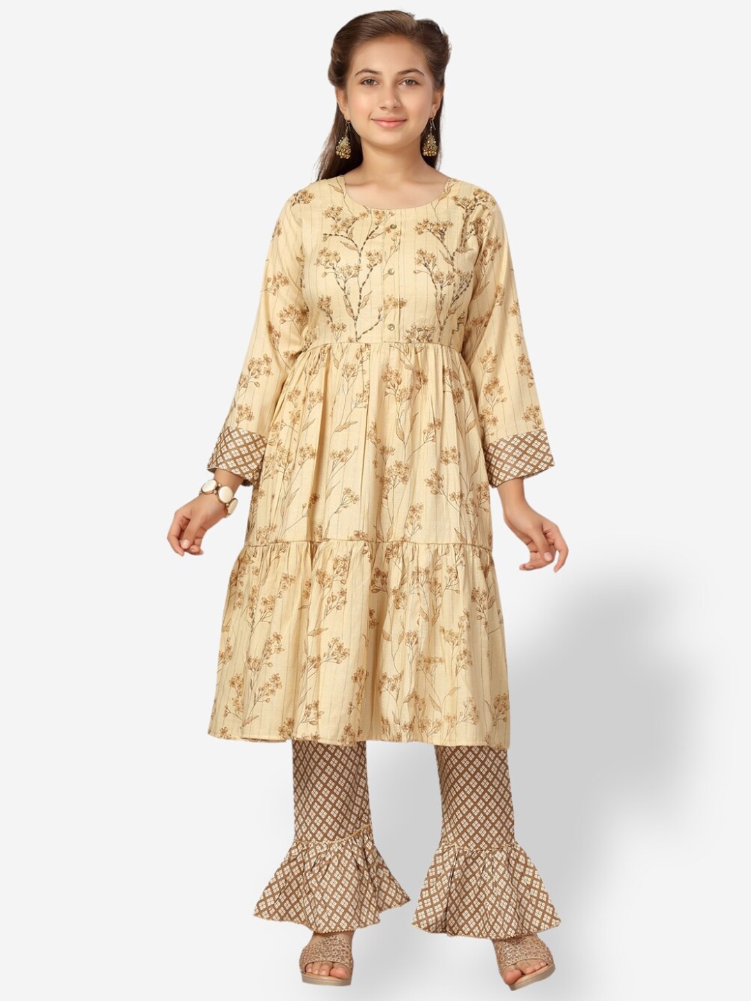 

Aarika Girls Floral Printed Pure Cotton Kurta With Trousers, Beige