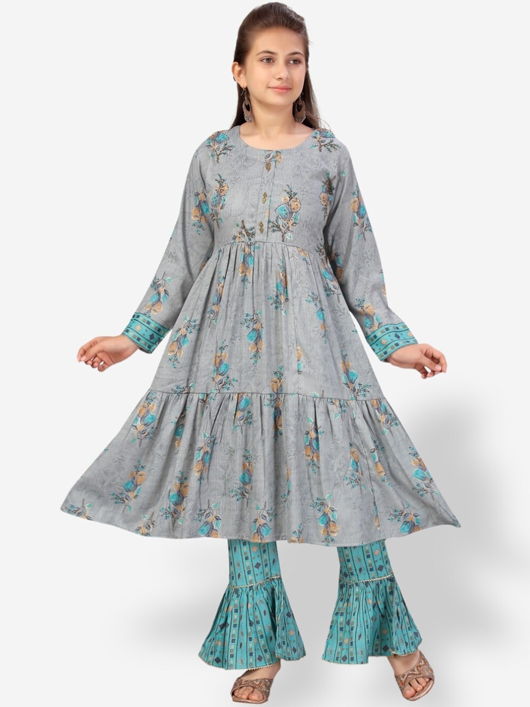 

Aarika Girls Floral Printed Pure Cotton Kurta With Palazzos, Grey