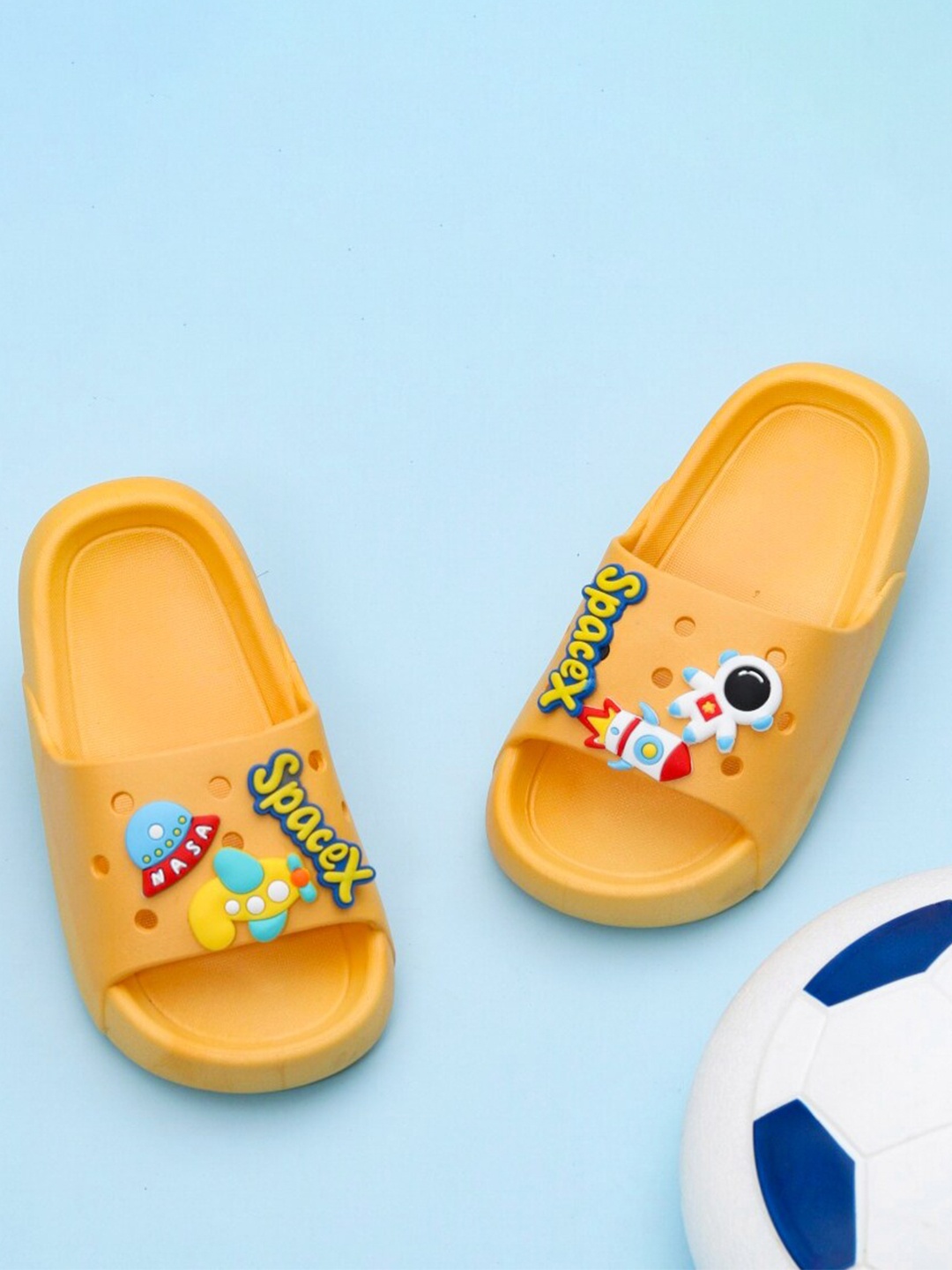 

Yellow Bee Boys Graphic Self Design Rubber Sliders