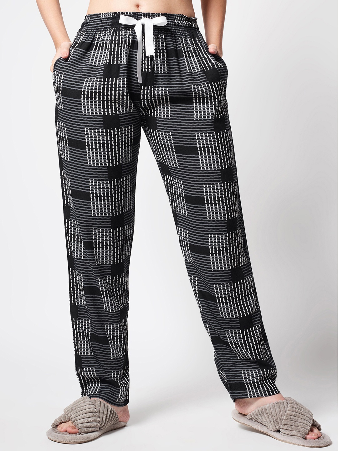 

Zeyo Women Checked Mid-Rise Straight Lounge Pants, Black