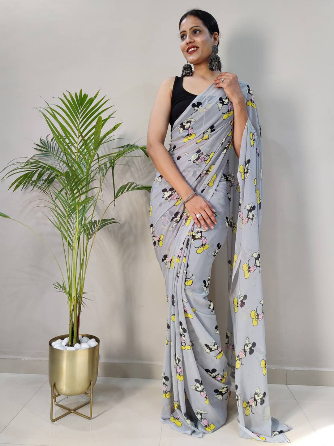 

BESUCHER Mickey Printed Pure Georgette Saree, Grey