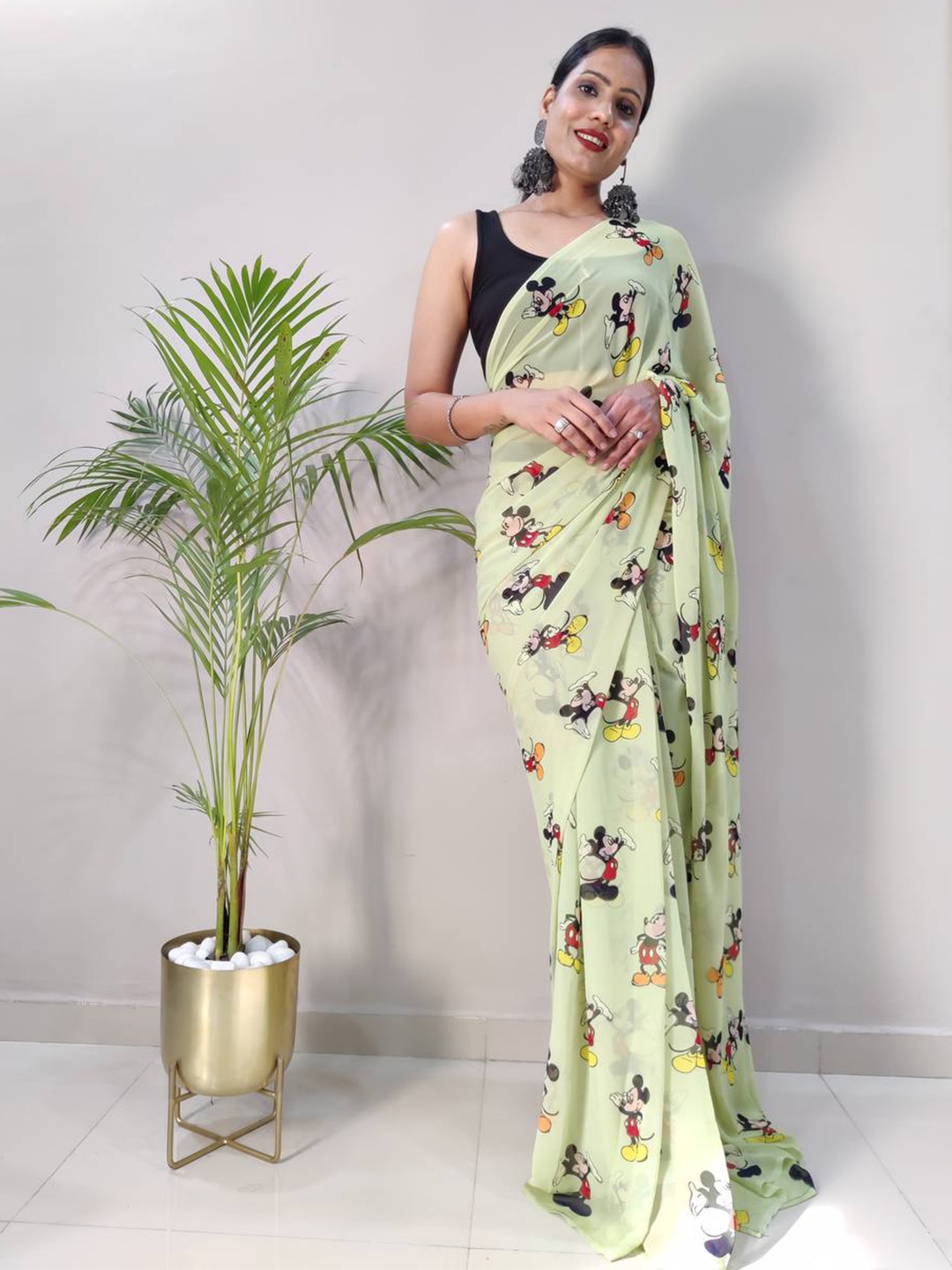 

BESUCHER Mickey Printed Pure Georgette Saree, Green
