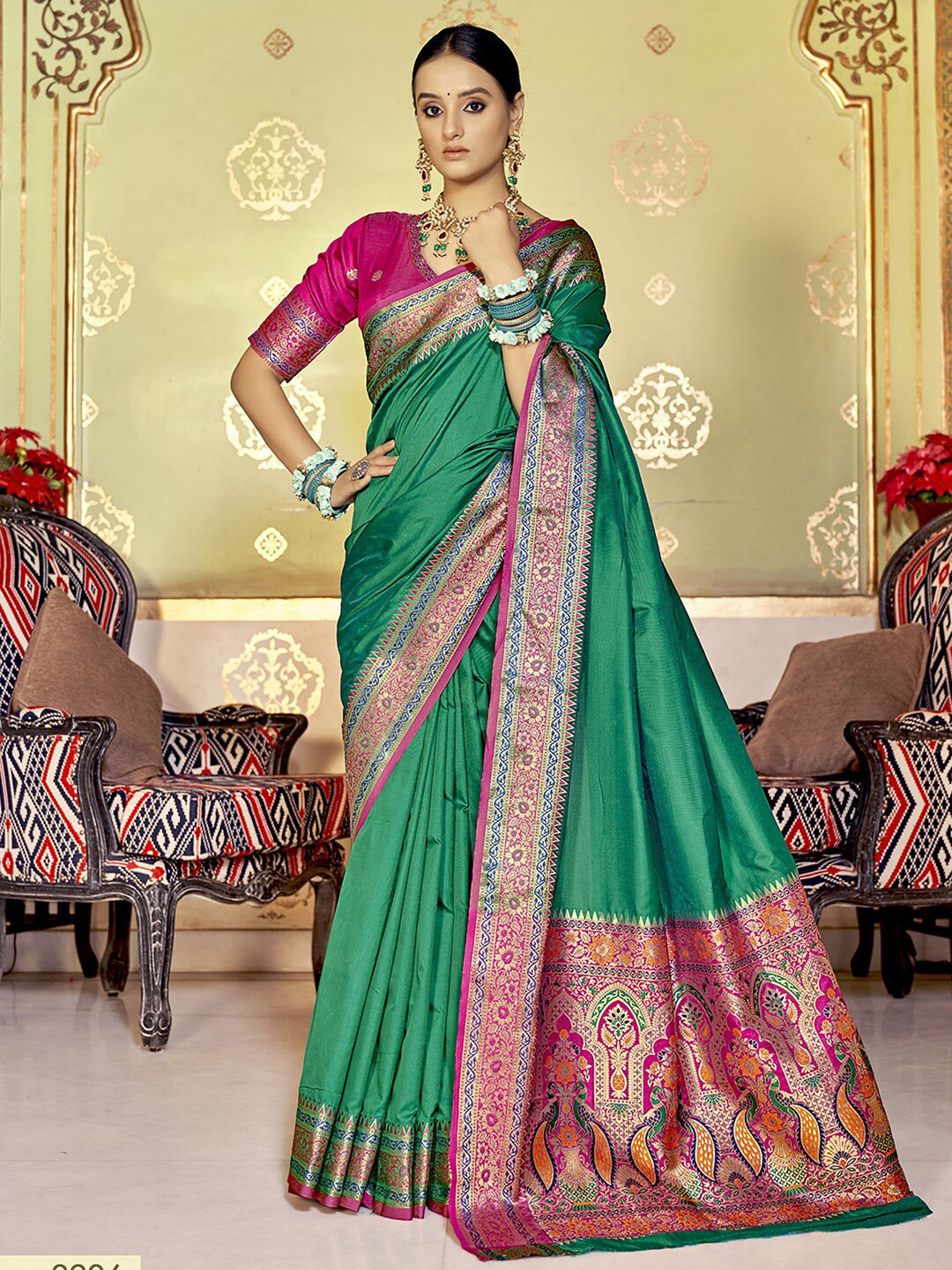

Satrani Floral Woven Design Zari Banarasi Saree, Green