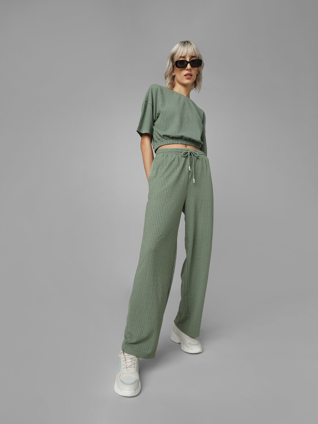 

ONLY Women Mid Top Straight Fit Cotton Trousers, Green
