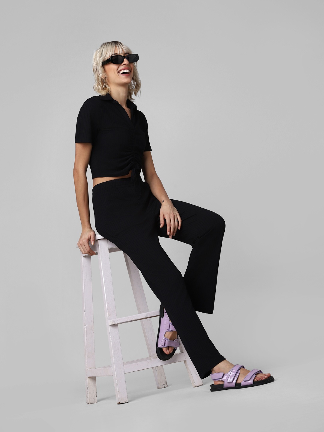 

ONLY Women High-Rise Flared Plain Trousers, Black