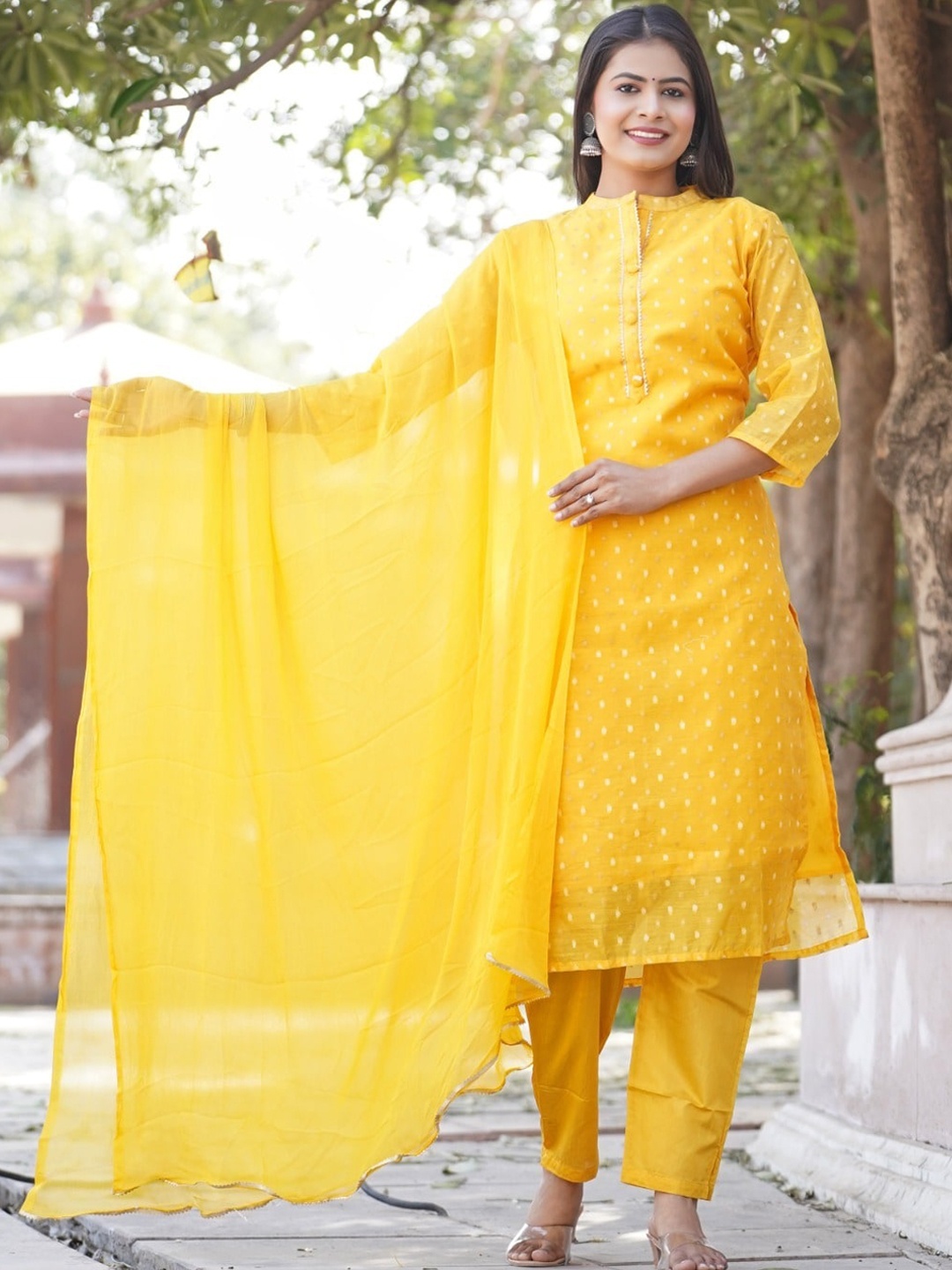 

Kesarya Printed Chanderi Silk Kurta with Trousers & Dupatta, Yellow