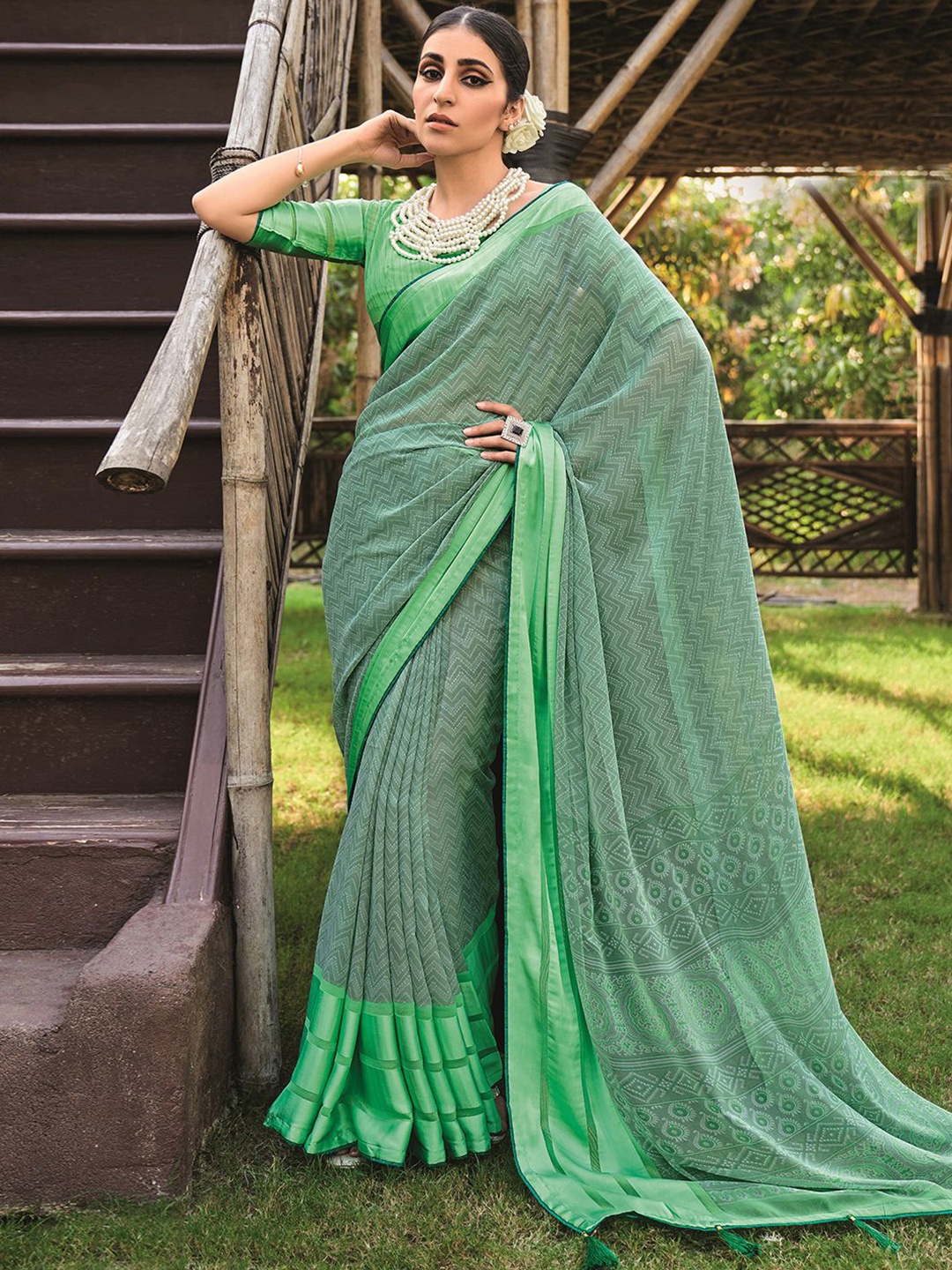 

Satrani Chevron Printed Saree, Green