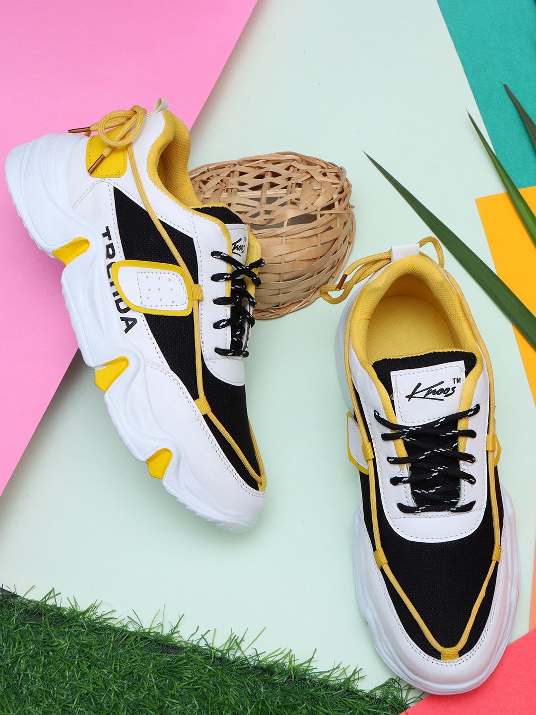 

knoos Men Colourblocked Sneakers, White