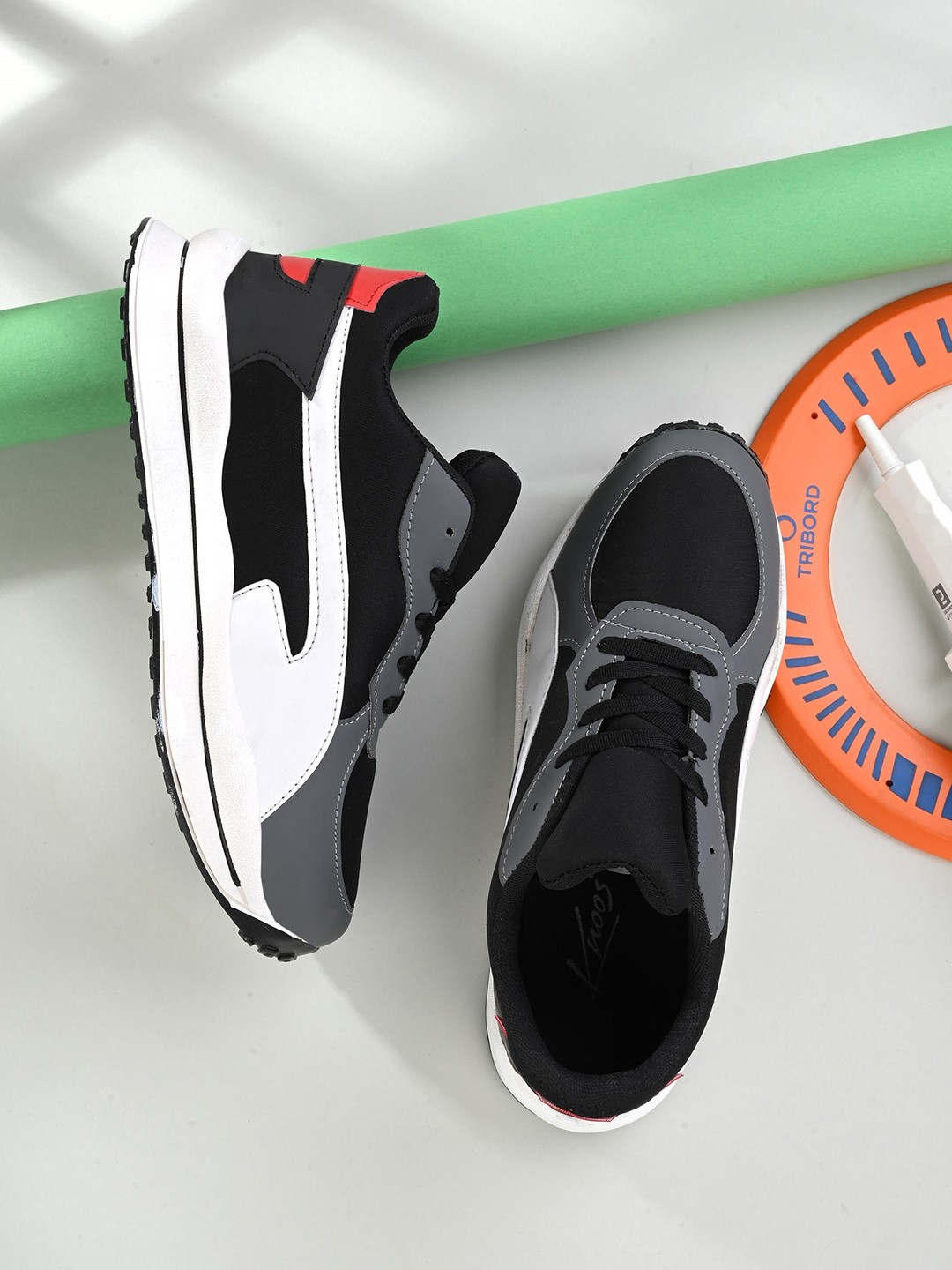 

knoos Men Colourblocked Sneakers, Black