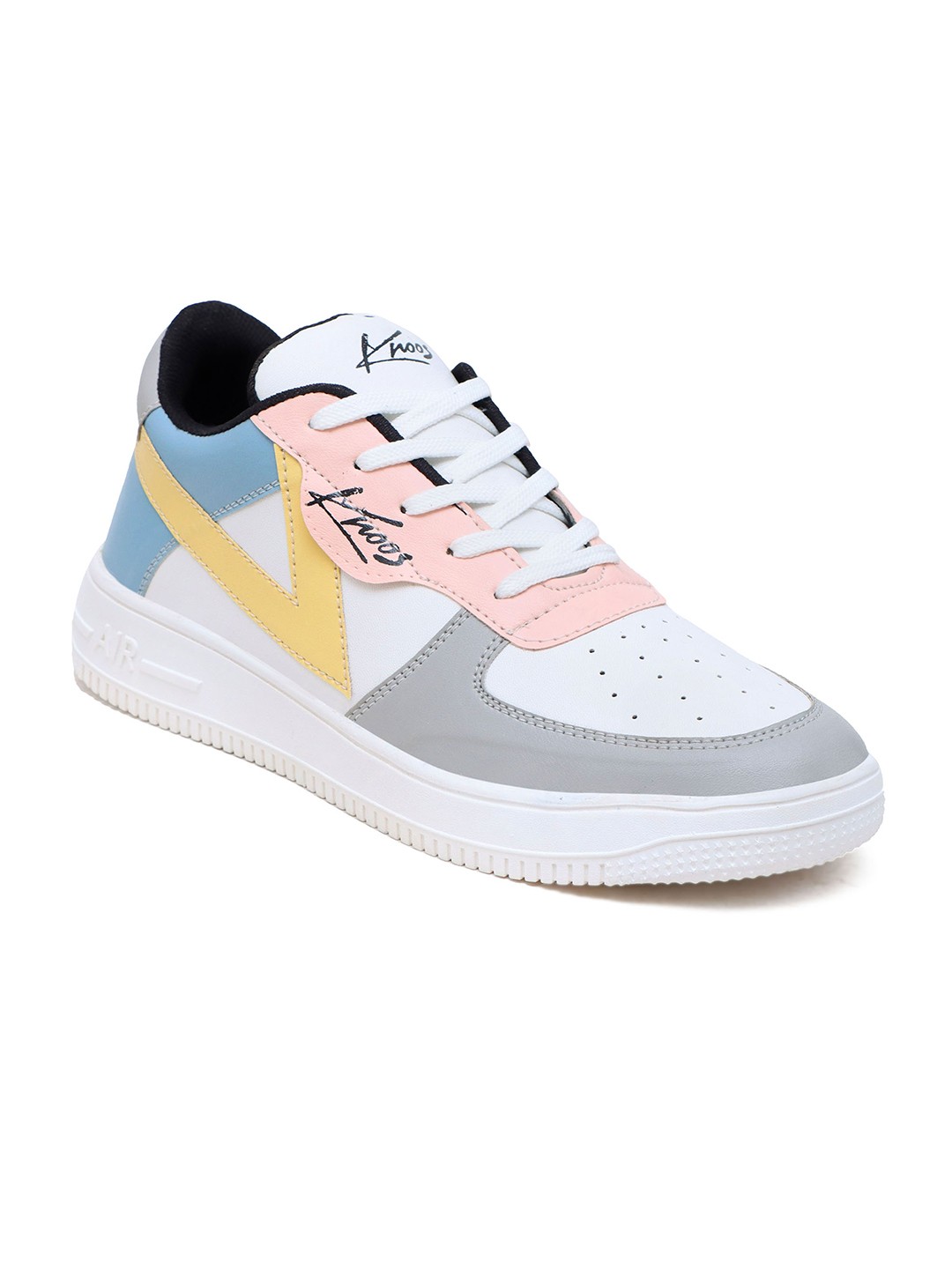

knoos Men White Colourblocked Sneakers
